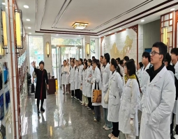 豫北医学院学生走进河南誉美肾病医院，开展职业生涯规划第一课职业体验活动