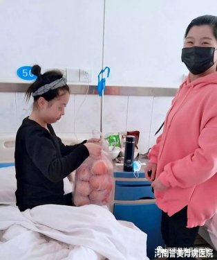 暖心服务!护士刘莹莹帮住院患者买来水果